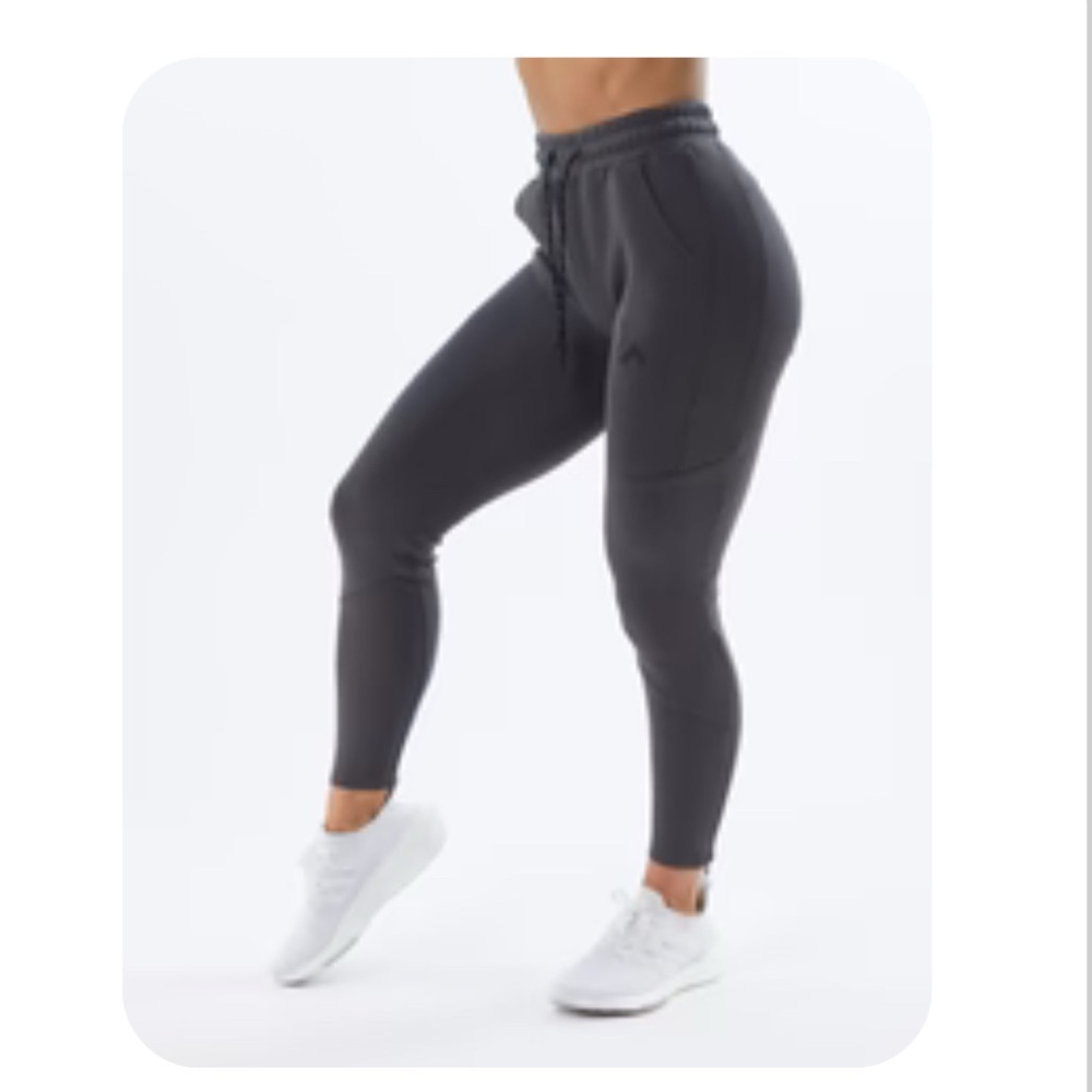 ELMTS Zip Jogger - Charcoal
M Women's Gray Jogger Pants